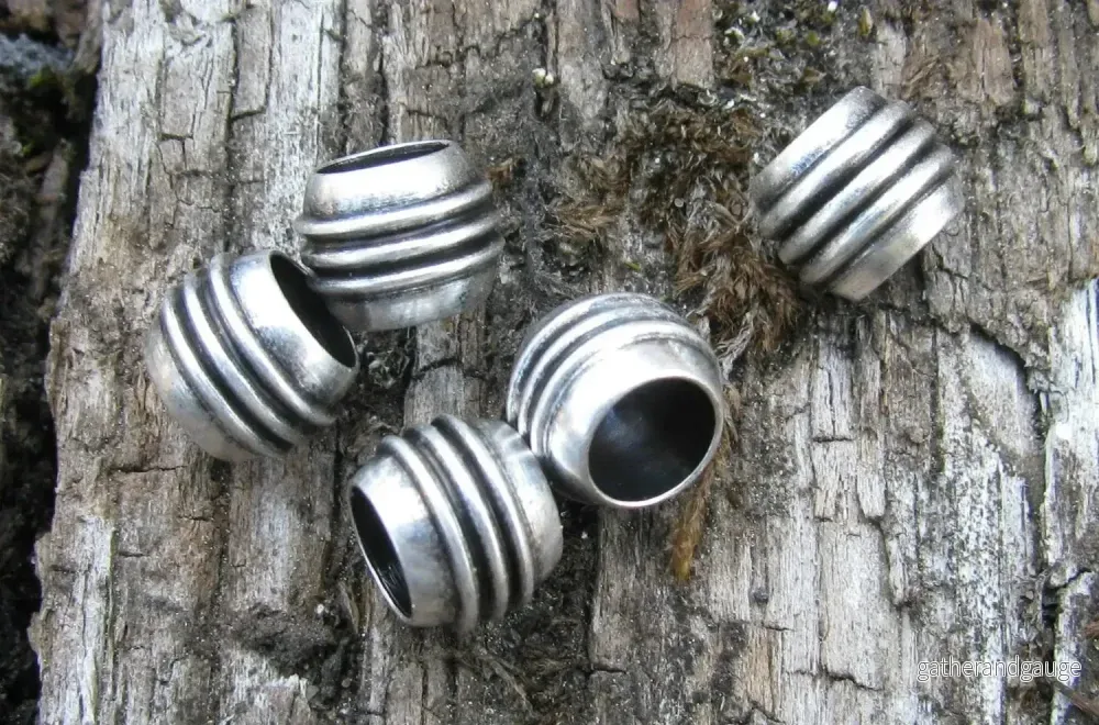 Mellandel Silverpläterad - Mindre Tunna med Ränder 8x6,5mm, Stort Hål, 5-pack