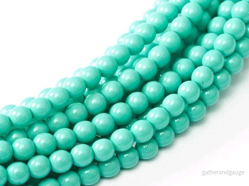 Tjeckiska Fiesta Pearl - Shiny Turquoise Blue 2mm, 1 sträng