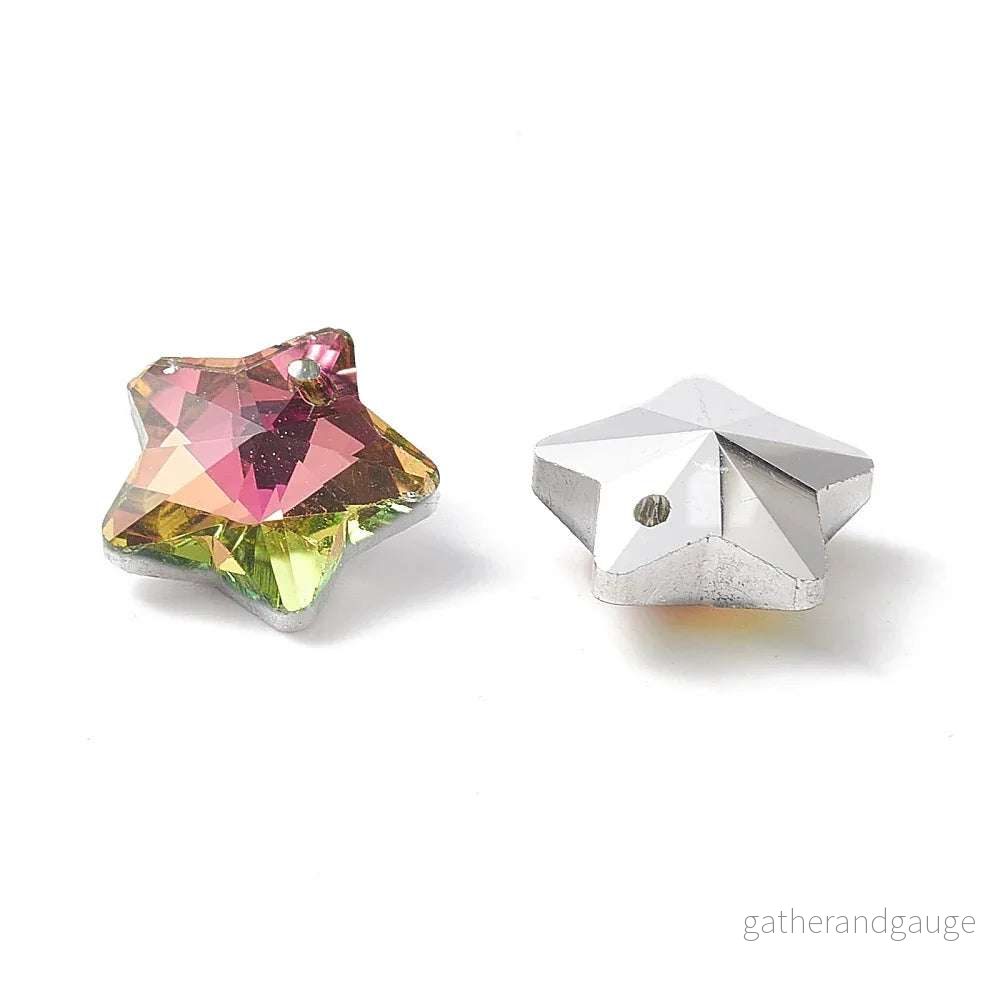 Facetterade glaspärlor – Stjärna Cerise 13mm 1 styck Facetterade glaspärlor – Stjärna Cerise 13mm 1 styck