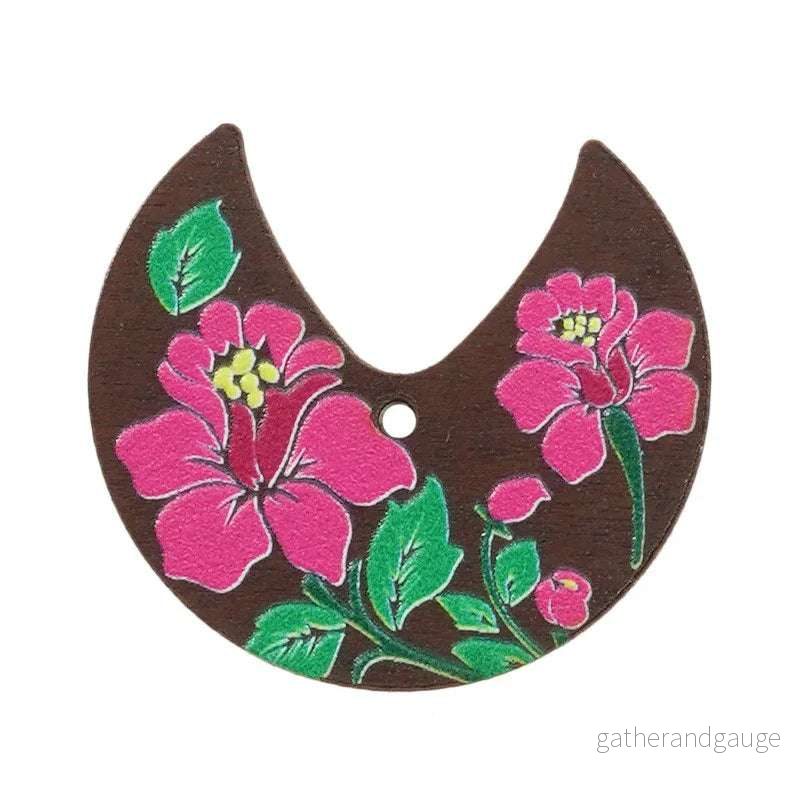 Hänge / Berlock Trä – Månformad med Blommor, Brun 28x26mm 1 styck Hänge / Berlock Trä – Månformad med Blommor, Brun 28x26mm 1 styck