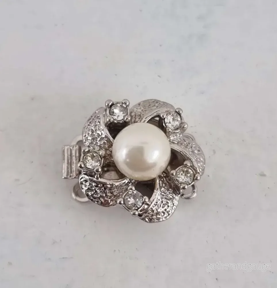 Instickslås – Jolie pärla silverfärgad 16mm, 1 styck Instickslås – Jolie pärla silverfärgad 16mm, 1 styck