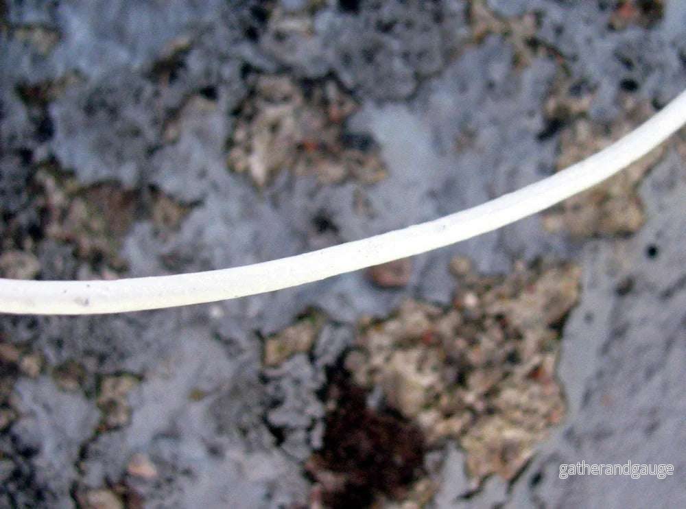 Grekiskt Läderband 2 mm - Vit, 5m - Bild 2