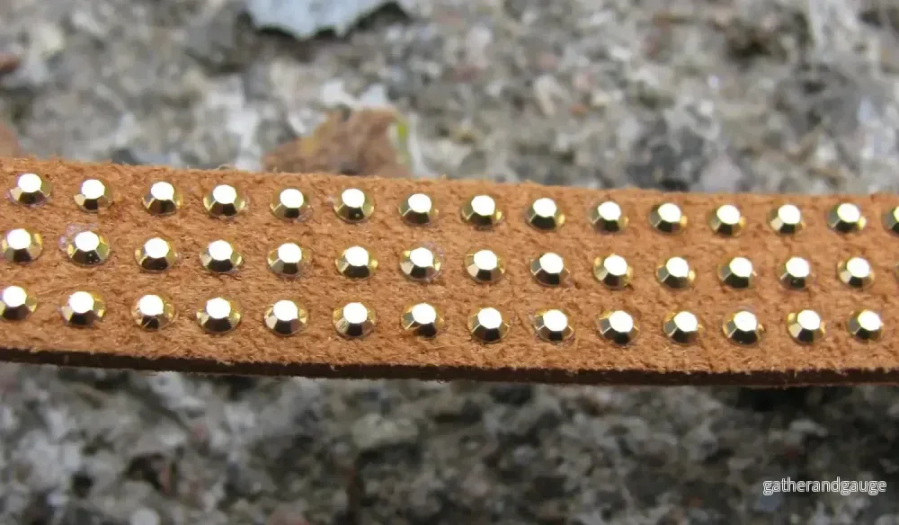 Mockaimitation - Brun med guldiga strasstenar, 10mm, 20cm - Bild 2