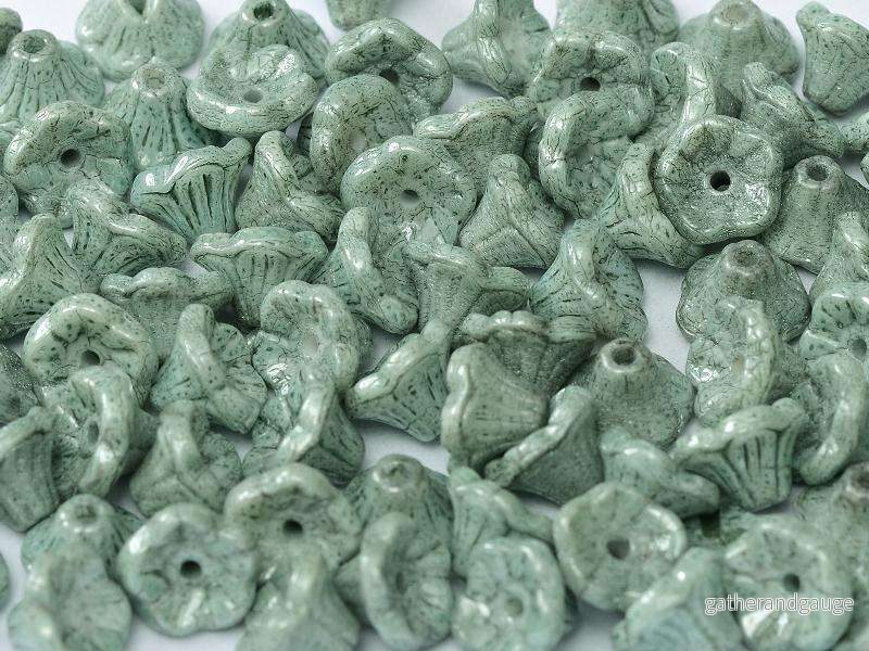 Flower Cup Beads – Chalk White Teal Luster 7×5 mm 20-pack