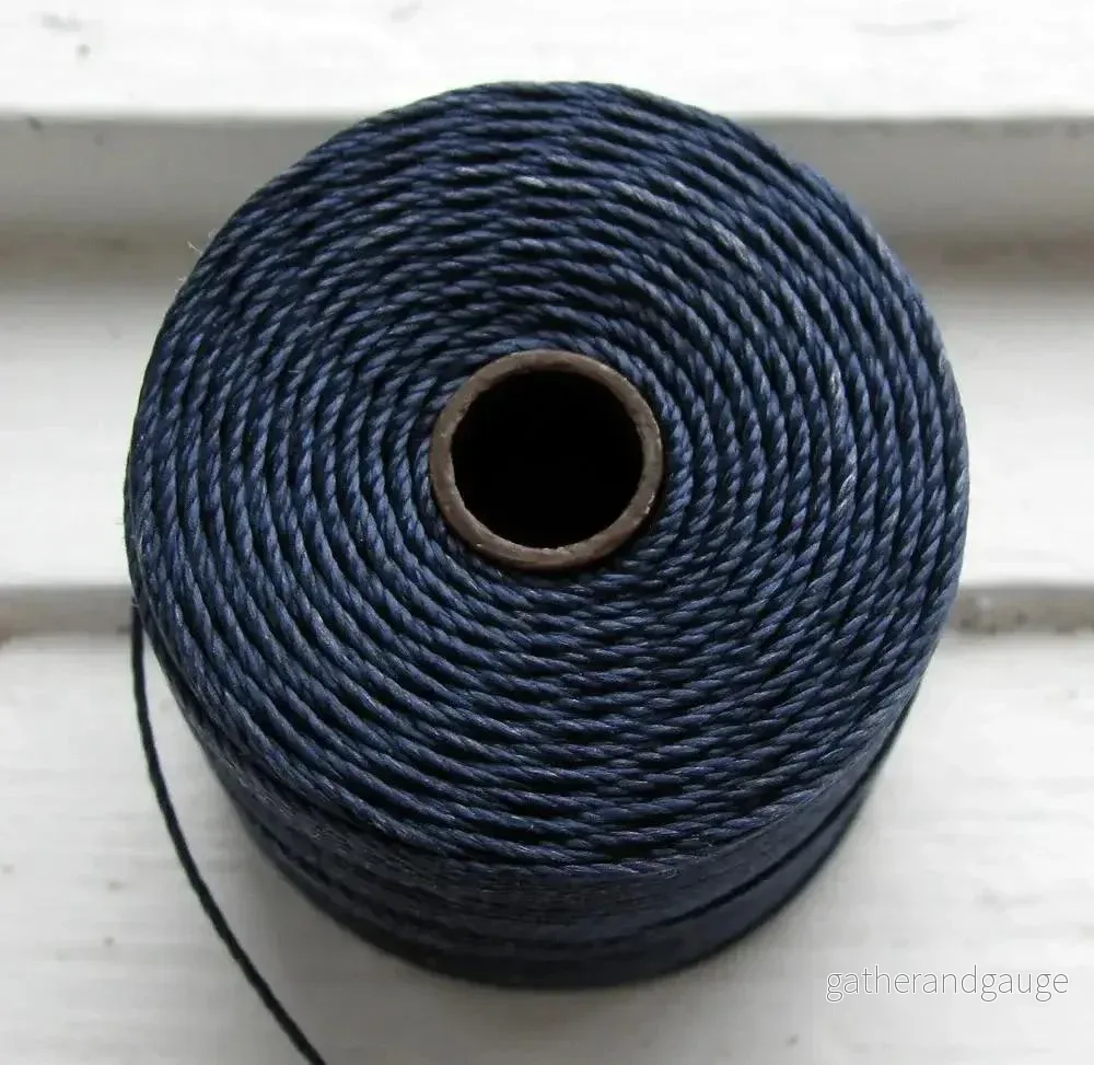 S- Lon bead cord – Navy, 1 rulle S- Lon bead cord – Navy, 1 rulle