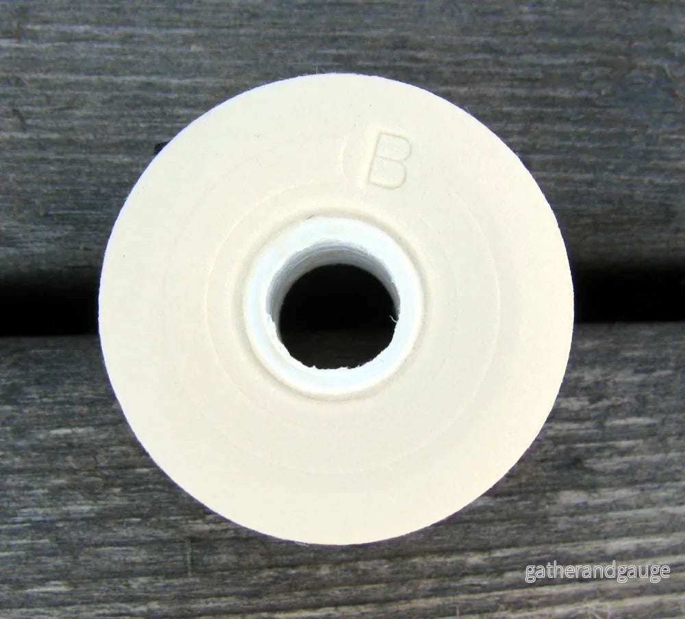 Nymo 00 - Black, 1 Rulle - Bild 3