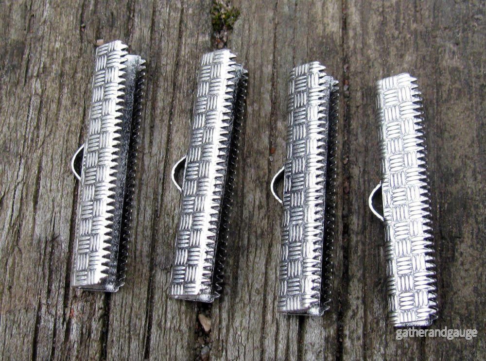 Ändfäste platta band Silverfärgad – Bredare modell, 29 mm, 4-pack Ändfäste platta band Silverfärgad – Bredare modell, 29 mm, 4-pack