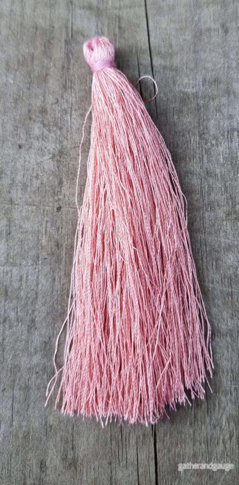Hänge tassel polyester – Salmon 90mm 1 styck Hänge tassel polyester – Salmon 90mm 1 styck