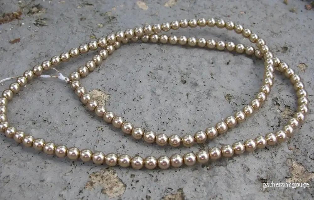Tjeckiska vaxade glaspärlor - Cocoa 4mm, 1 sträng