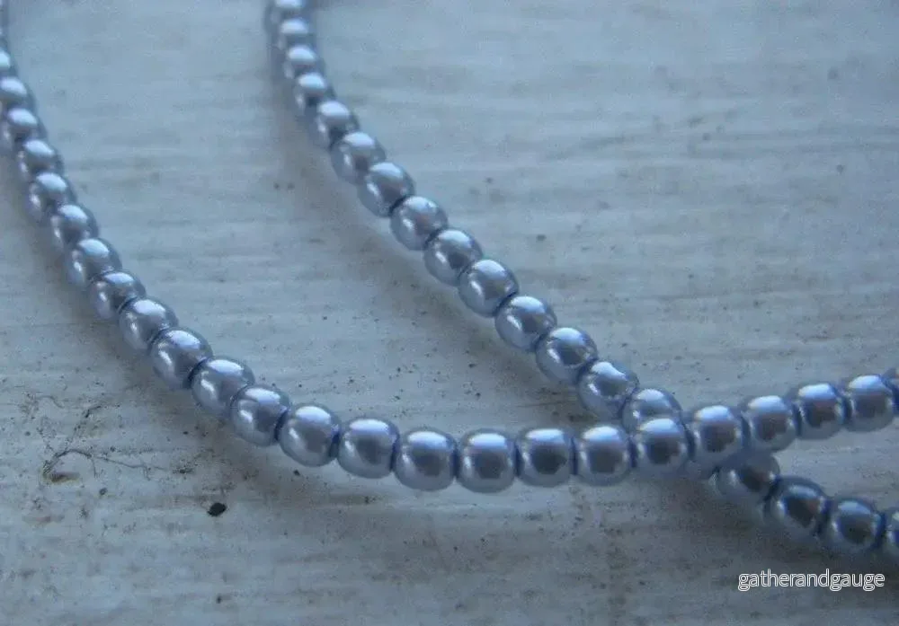 Tjeckiska vaxade glaspärlor - Tanzanite 2mm, 1 sträng