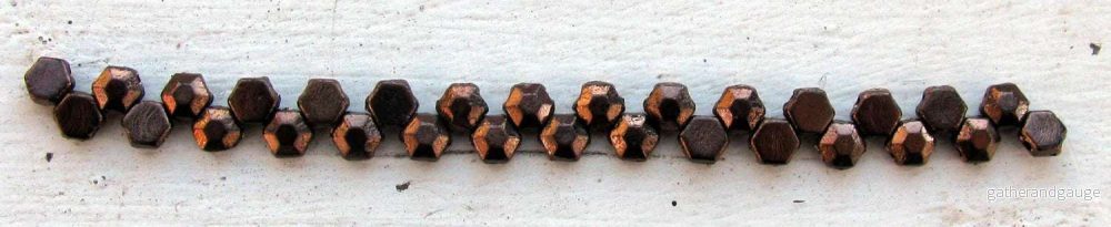 Honeycomb Jewel - Bronze 6mm, 1 sträng - Bild 2