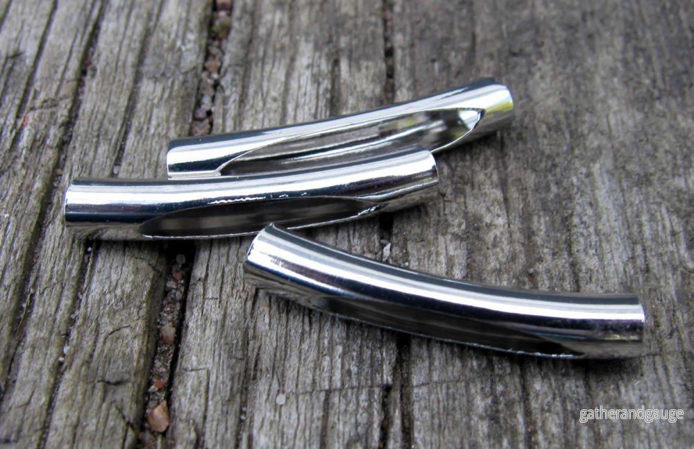 Mellandel Silverfärgad – Böjt Rör med Hål 28mm – 3-Pack