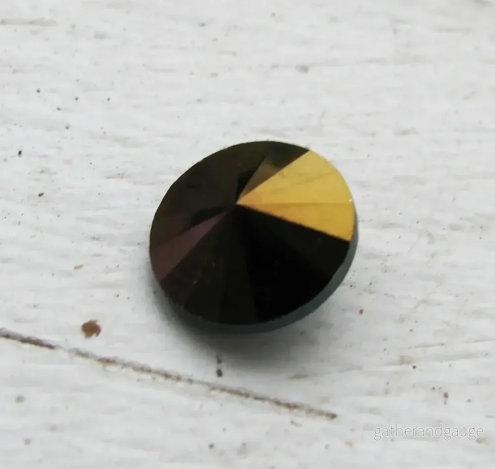 Matubo Rivoli - Jet Brown Flare 12mm, 1 styck - Bild 2