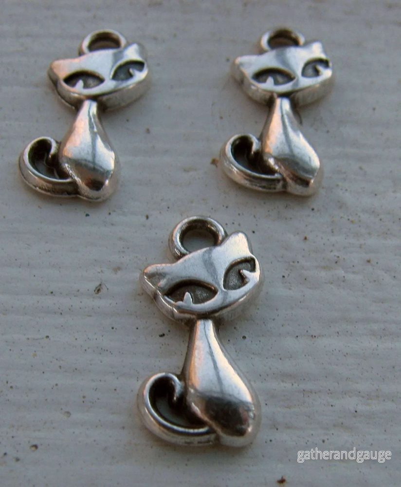 Berlock Silverfärgad Katt med Sneda Ögon 9x14mm 3-pack - Bild 2