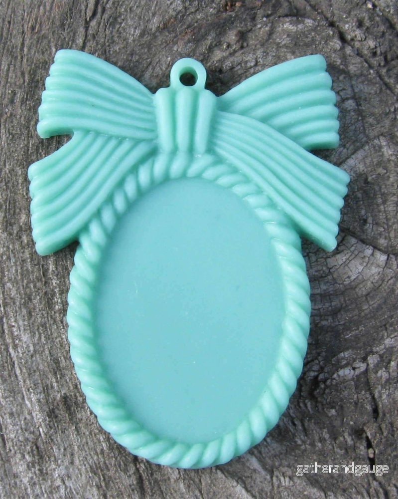 Ram i resin – Mintgrön med rosett, 1-pack Ram i resin – Mintgrön med rosett, 1-pack
