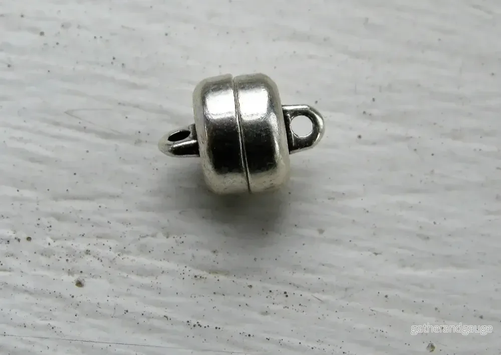 Magnetlås Silverfärgad – Enkel Platt Rund 9×6,4mm, 1 Set Magnetlås Silverfärgad – Enkel Platt Rund 9×6,4mm, 1 Set