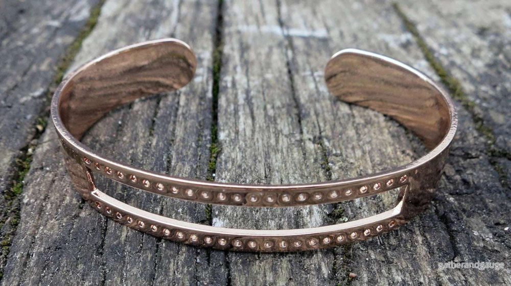 Armbandsstomme Roséguldfärgad – Cuff med hål (Miuyki) 1 styck Armbandsstomme Roséguldfärgad – Cuff med hål (Miuyki) 1 styck