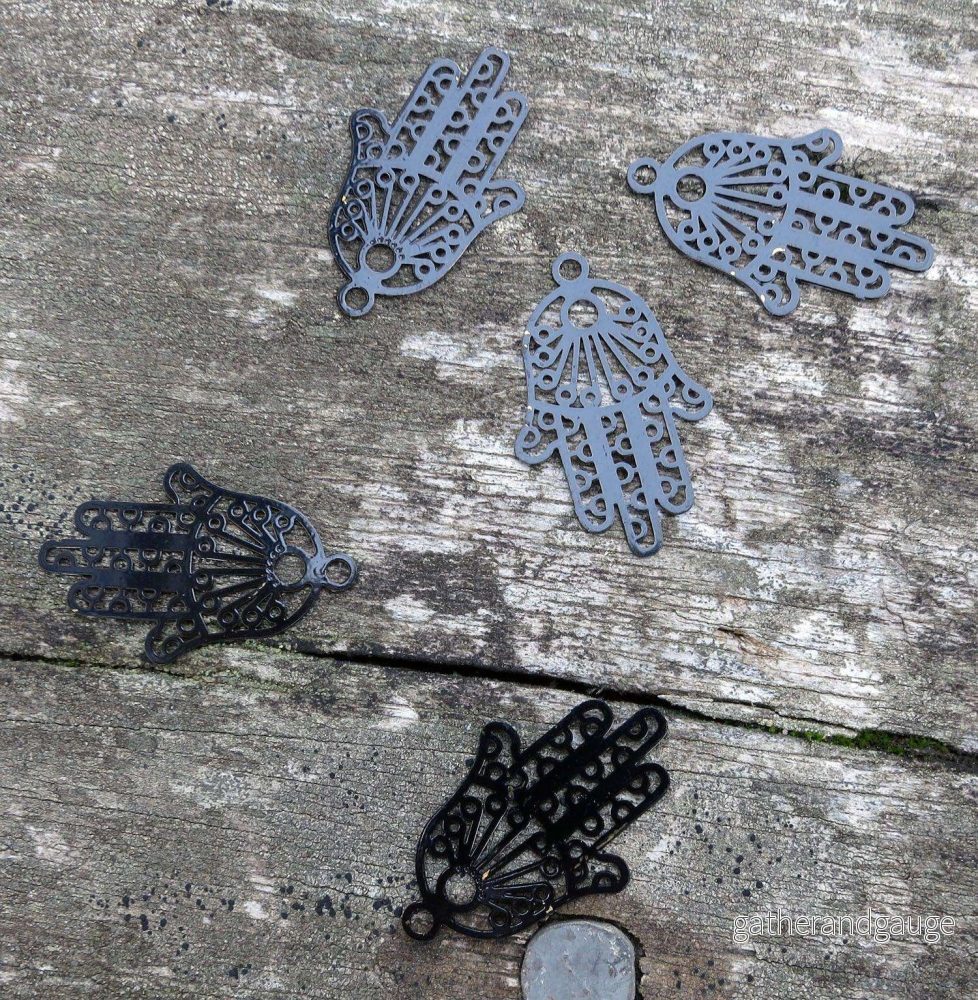 Berlock svart/guldfärgad - Hamsa filigree 5-pack