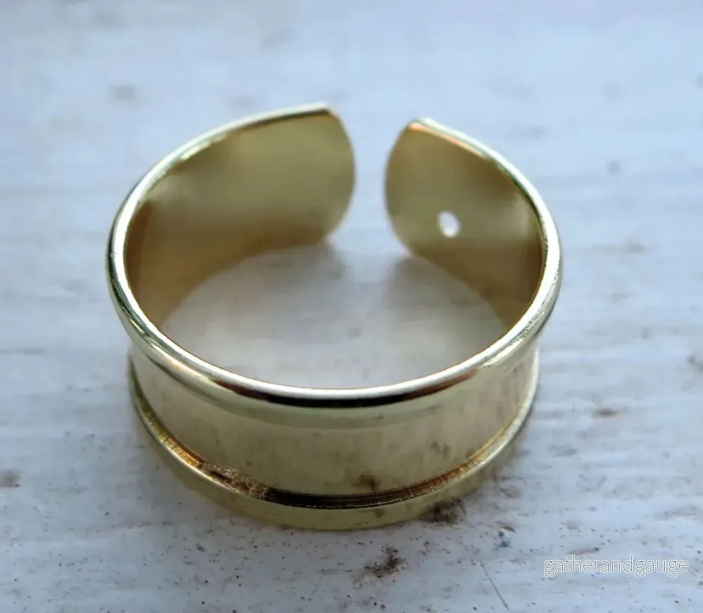 Ringstomme Guldfärgad – För breda band 5mm 1 styck