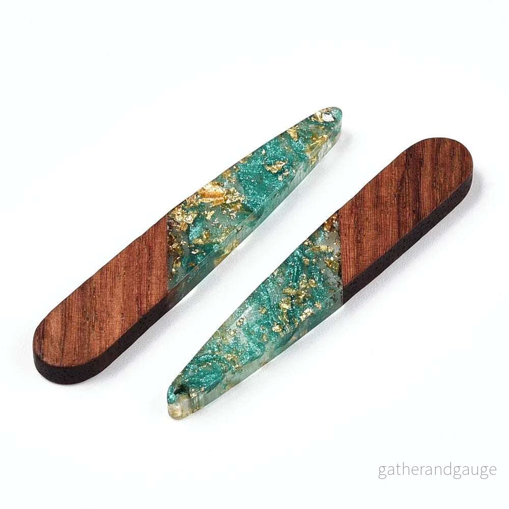 Hänge Trä och Resin - Droppe Grön med Guldflakes 44x7,5mm 1 styck - Bild 2