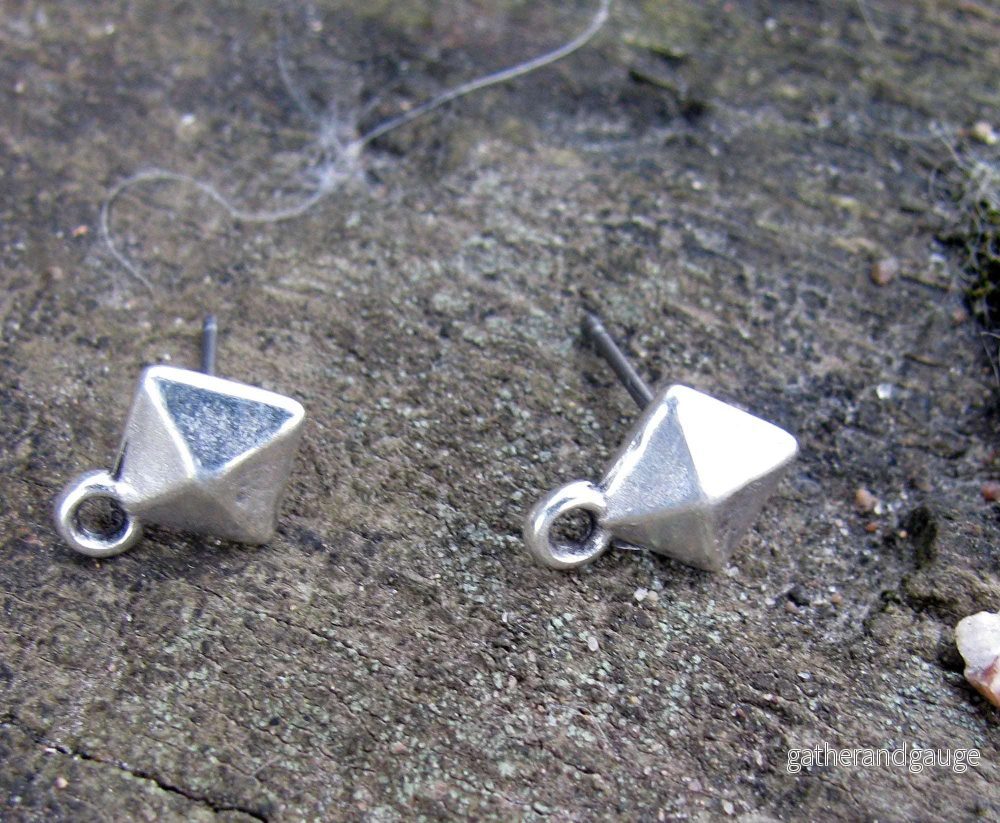 Örstickare silverfärgad - Romb med ögla, 9mm, 2-pack