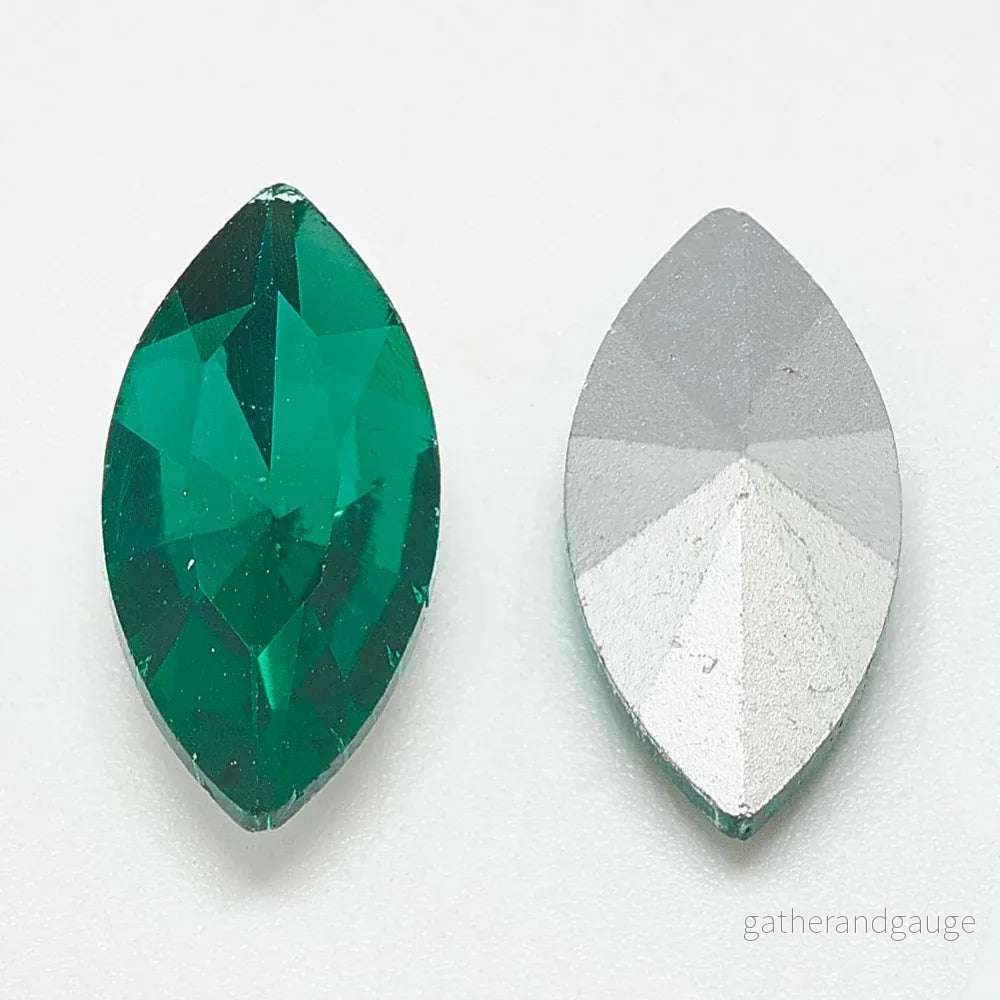 Kinesisk Strass - Navette Emerald 10x5mm 1 Styck