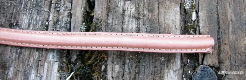 Läder bred med förhöjd mitt - Natur med söm 10x5mm, 20 cm