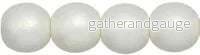 Tjeckiska Druks - Neon White 6 mm, 25-pack