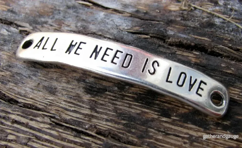 Connector Silverfärgat - All we need is love 40x7mm 1 styck - Bild 2