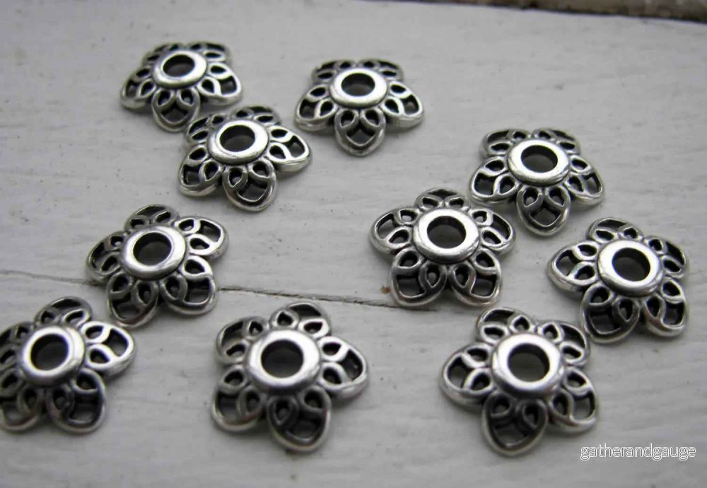 Pärlhattar Silverfärgade - Blomma med Hjärtblad 11mm 10-Pack - Bild 2