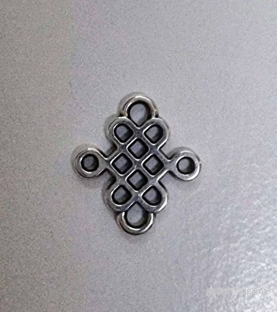 Connector Silverpläterad – Celtisk Symbol 6x12mm 1 Styck Connector Silverpläterad – Celtisk Symbol 6x12mm 1 Styck