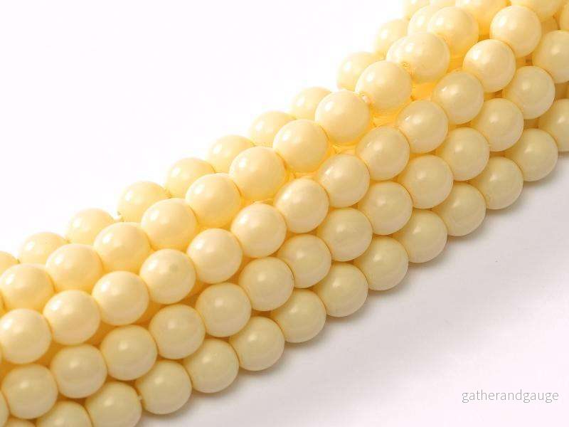 Tjeckiska Fiesta Pearl – Eggshell 2mm, 1 sträng Tjeckiska Fiesta Pearl – Eggshell 2mm, 1 sträng