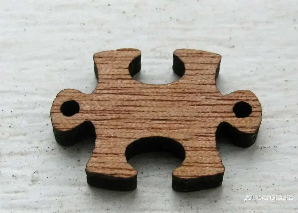 Connector Trä - Pusselbit 25x23mm 1 styck - Bild 2