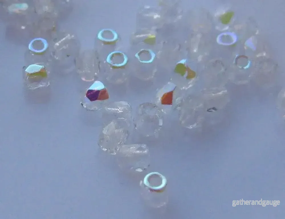Tjeckiska Firepolish - Crystal AB True 2 mm, 2 gram - Bild 2