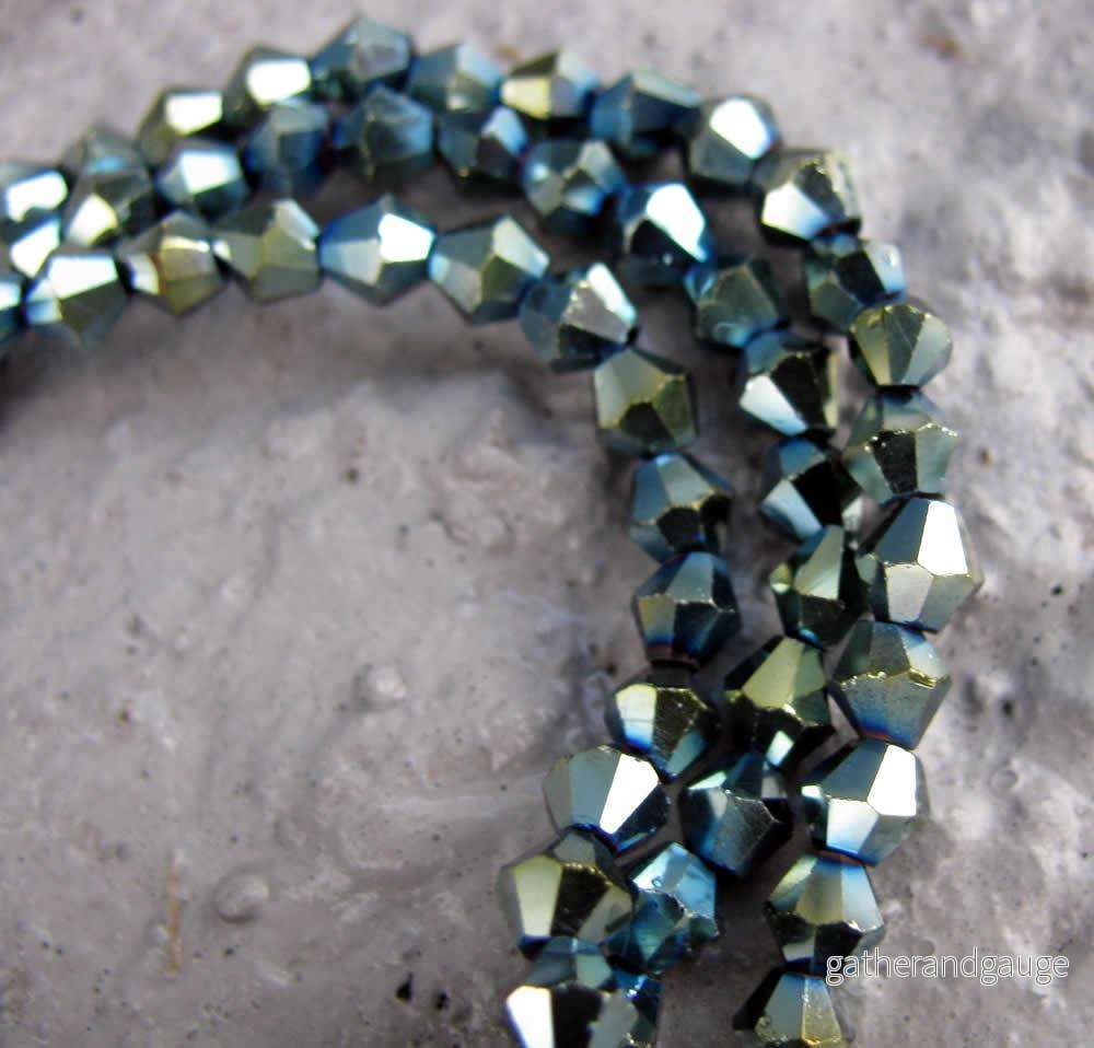 Glaspärlor Bicone – Turkos/olja 3mm, 1 sträng Glaspärlor Bicone – Turkos/olja 3mm, 1 sträng