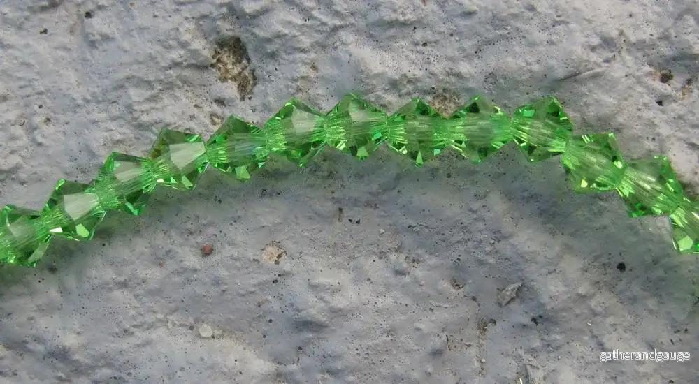 Tjeckiska MC Bicone - Peridot 4 mm, 30- pack - Bild 2