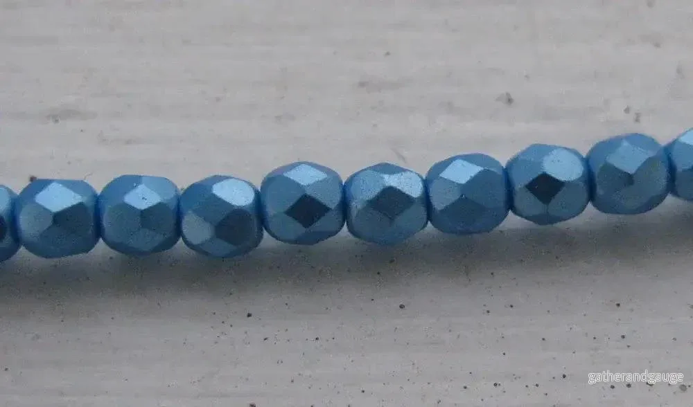Tjeckiska Firepolish - Pastel Turquoise 4 mm, 1 sträng