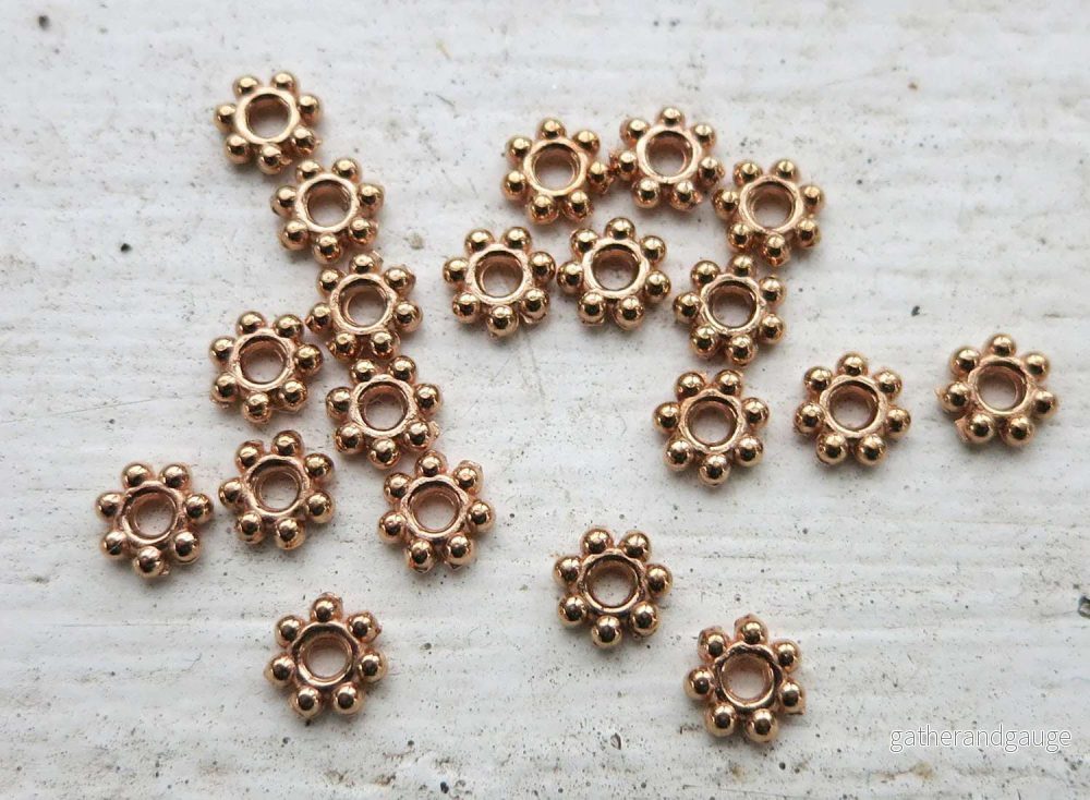 Mellandel Roséguldfärgad – Daisy 4,8mm 20-pack