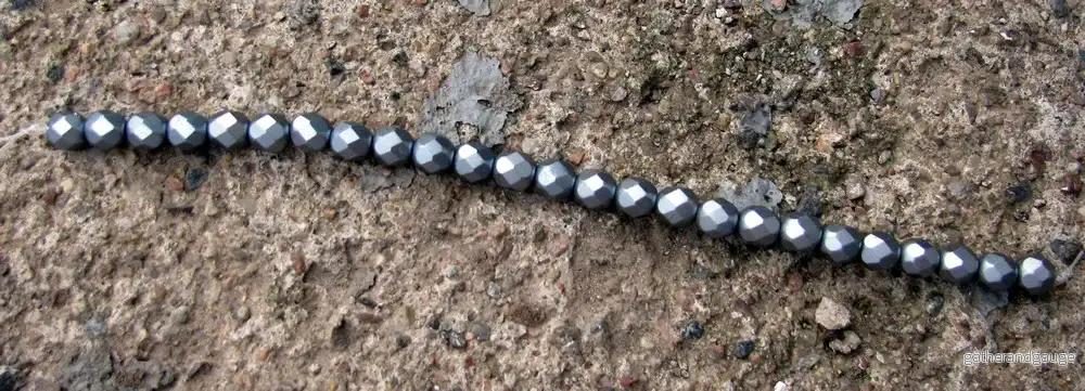 Tjeckiska Firepolish - Pastel Grey / Silver 6mm, 1 sträng - Bild 2