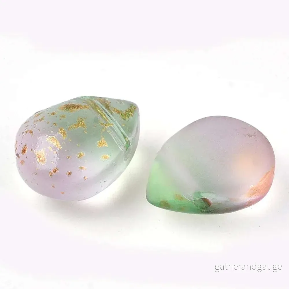 Droppe – Rosa / Grön med Guldglitter, 12,5×9,5mm 1 styck