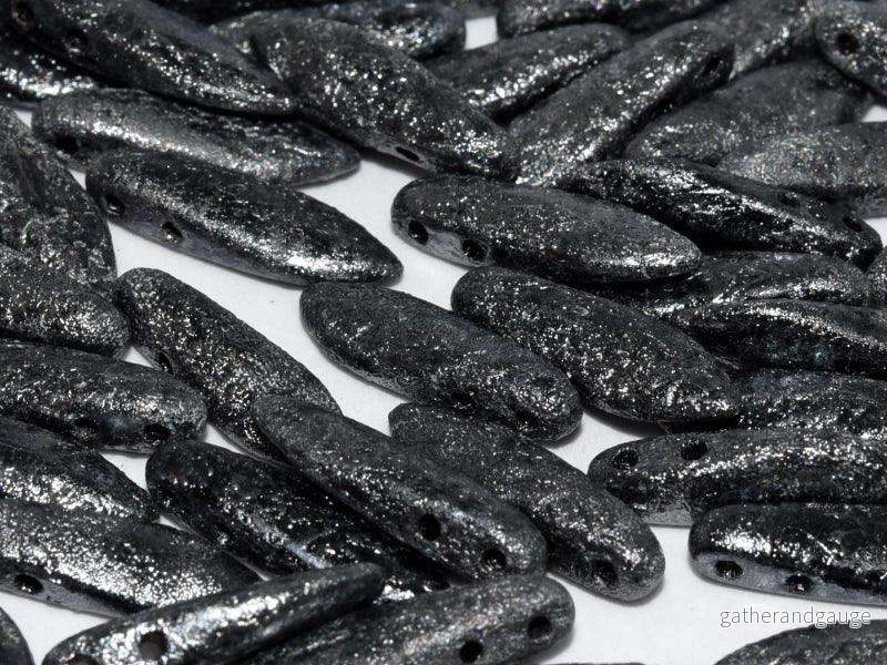 2-hole Dagger – Etched Jet Hematite 5x16mm, 10-pack 2-hole Dagger – Etched Jet Hematite 5x16mm, 10-pack