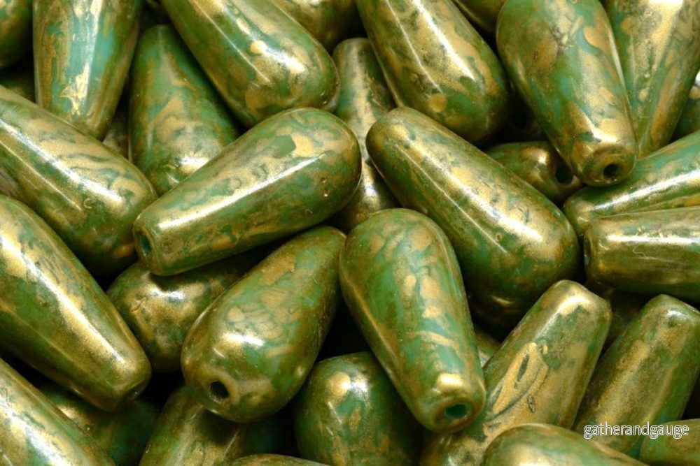 Tjeckiska droppar – Green Turquoise Travertine gold, 20 x 9 mm, 1 styck Tjeckiska droppar – Green Turquoise Travertine gold, 20 x 9 mm, 1 styck