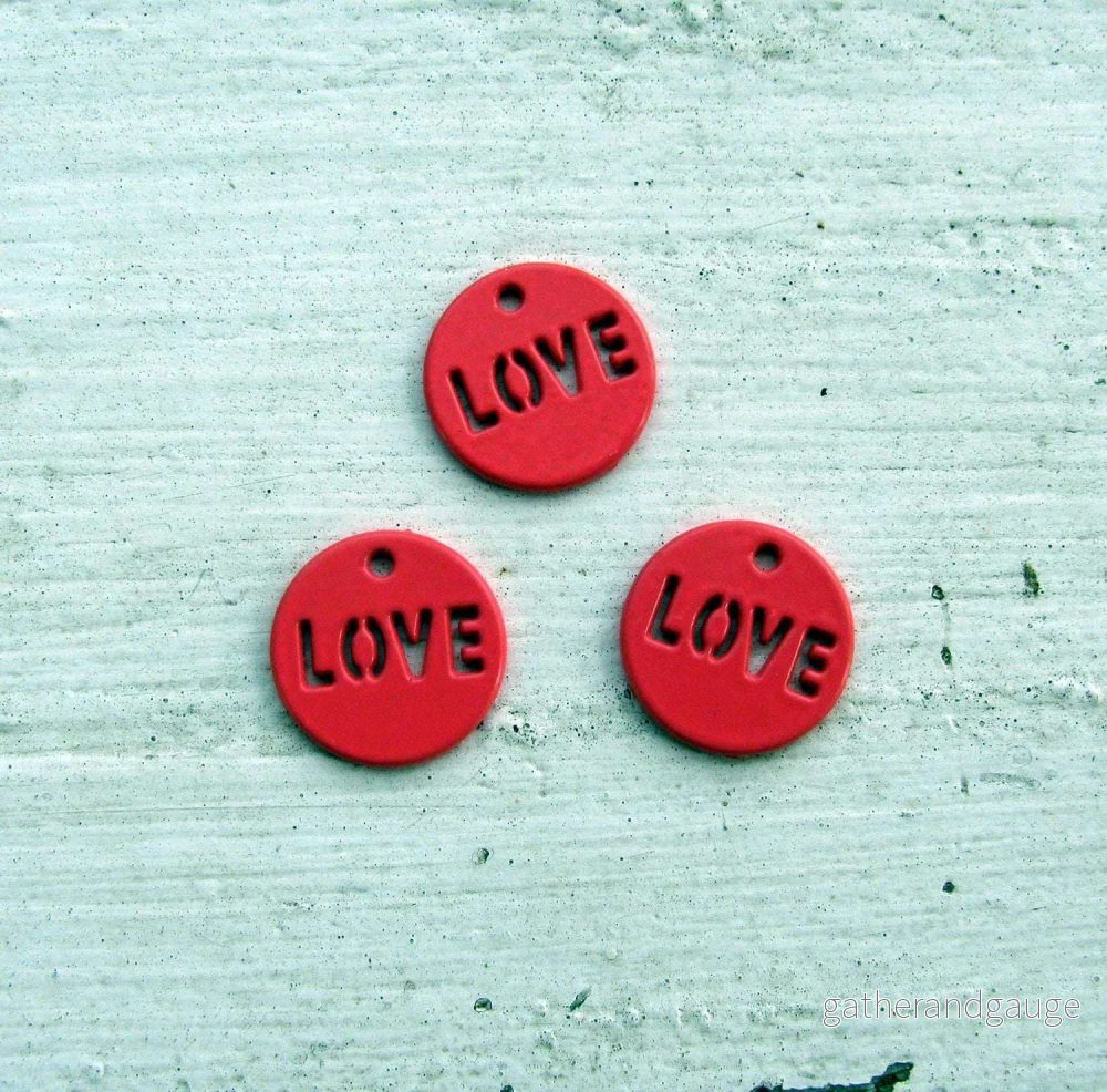 Berlock Korall metall - Rund LOVE, 14mm, 3-pack