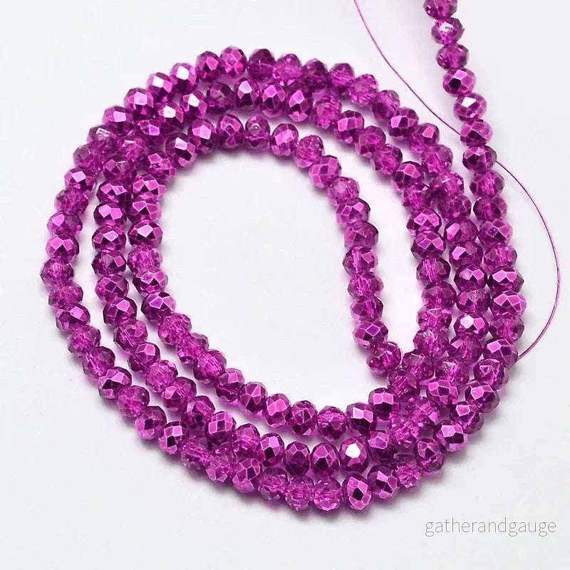 Facetterade glaspärlor – Magenta med lyster 3×2,5mm 1 sträng Facetterade glaspärlor – Magenta med lyster 3×2,5mm 1 sträng