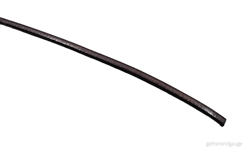 Läderband platt bred - Salmon med svarta kanter 3mm, 20 cm
