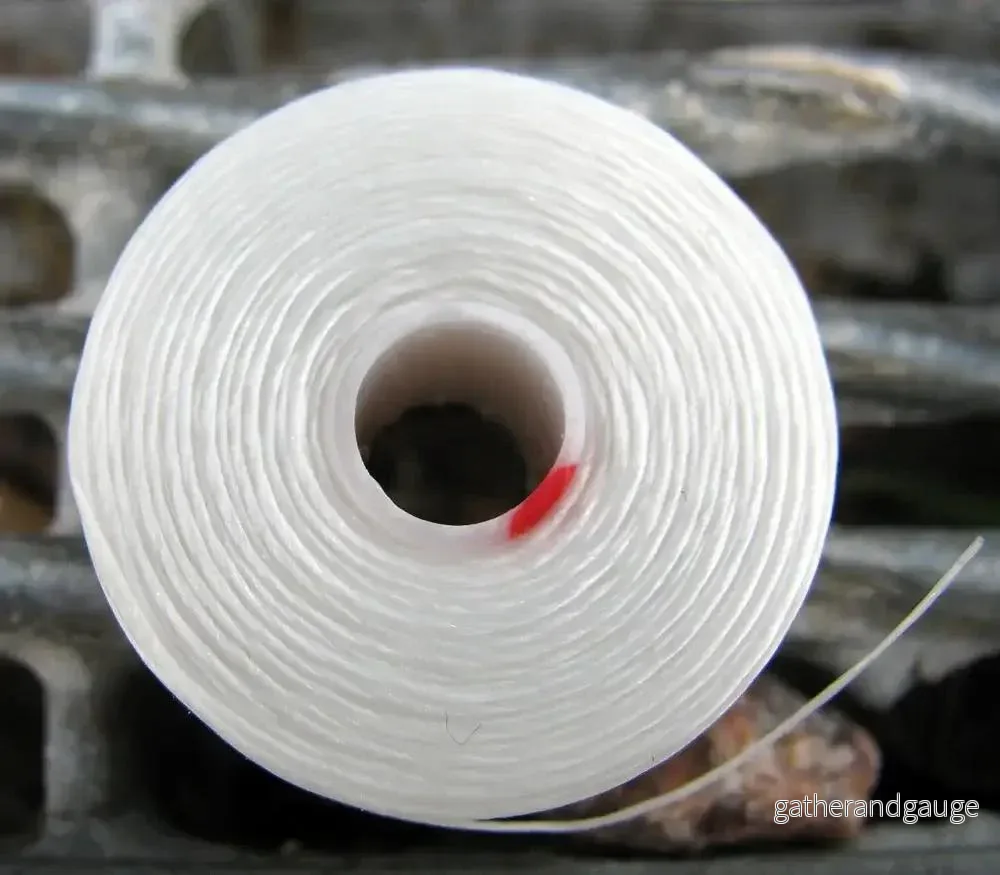 S-Lon Bead Thread – White Storlek D, 1 Rulle S-Lon Bead Thread – White Storlek D, 1 Rulle