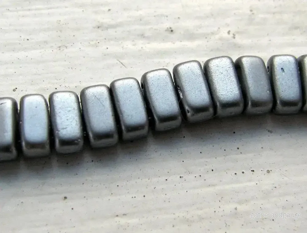 CzechMates Bricks – Matte Silver, 1 sträng CzechMates Bricks – Matte Silver, 1 sträng