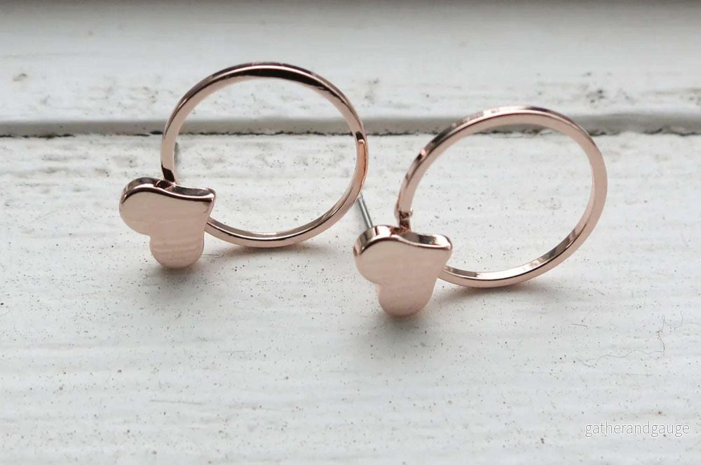 Örstickare Roséguldfärgad - Cirkel med Hjärta 15x19mm, 2-pack - Bild 2