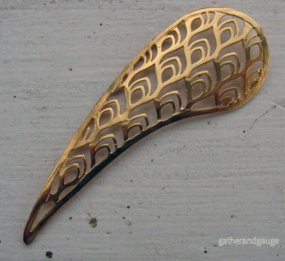 Berlock 24K Guldpläterad – Stor Påfågelvinge 26x72mm 1 styck Berlock 24K Guldpläterad – Stor Påfågelvinge 26x72mm 1 styck