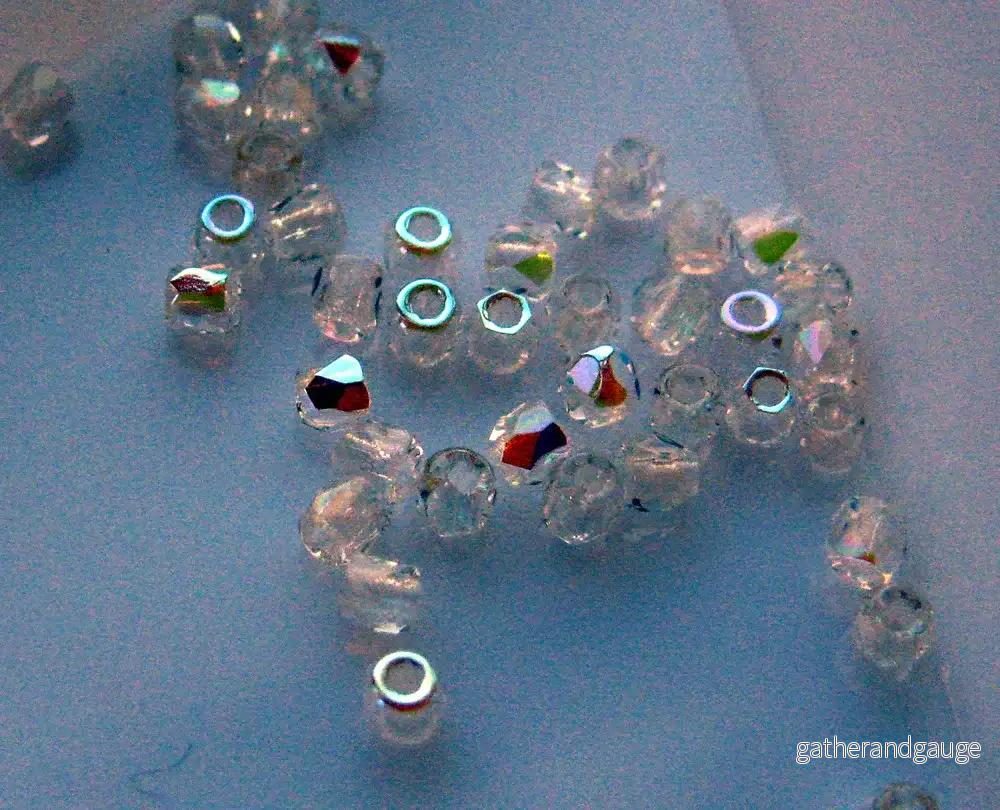 Tjeckiska Firepolish - Crystal AB True 2 mm, 2 gram - Bild 3